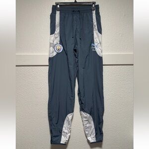 Men’s Puma Manchester City 2025 KidSuper Travel Pants Size S New 606854-16